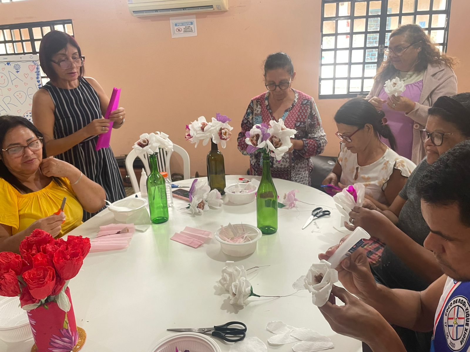 Oficina de Flores de Papel: Empreendedorismo e Empoderamento Feminino